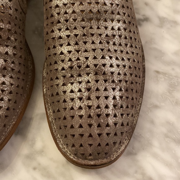 Size 8.5 Trask laser cut accent loafers in good condition. Neutral color - Picture 2 of 12